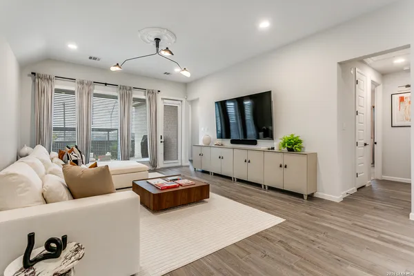 $2,700 | 2134 Knippa, San Antonio, TX 78253