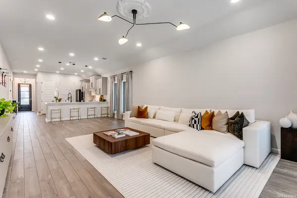 $2,700 | 2134 Knippa, San Antonio, TX 78253
