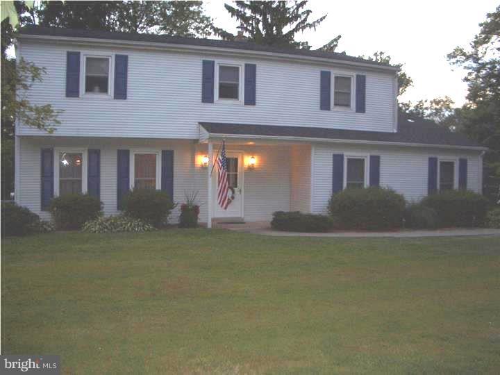 38 Clover Road Warminster, PA 18974 - Photo 2 of 25