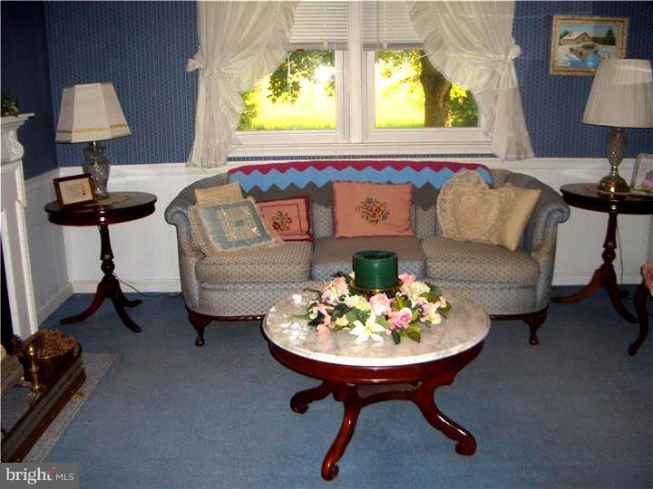 38 Clover Road Warminster, PA 18974 - Photo 3 of 25 Living Room