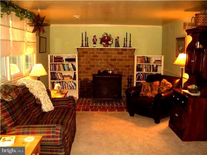 38 Clover Road Warminster, PA 18974 - Photo 8 of 25 Family Room