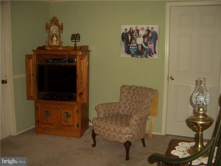 38 Clover Road Warminster, PA 18974 - Photo 9 of 25 Family Room