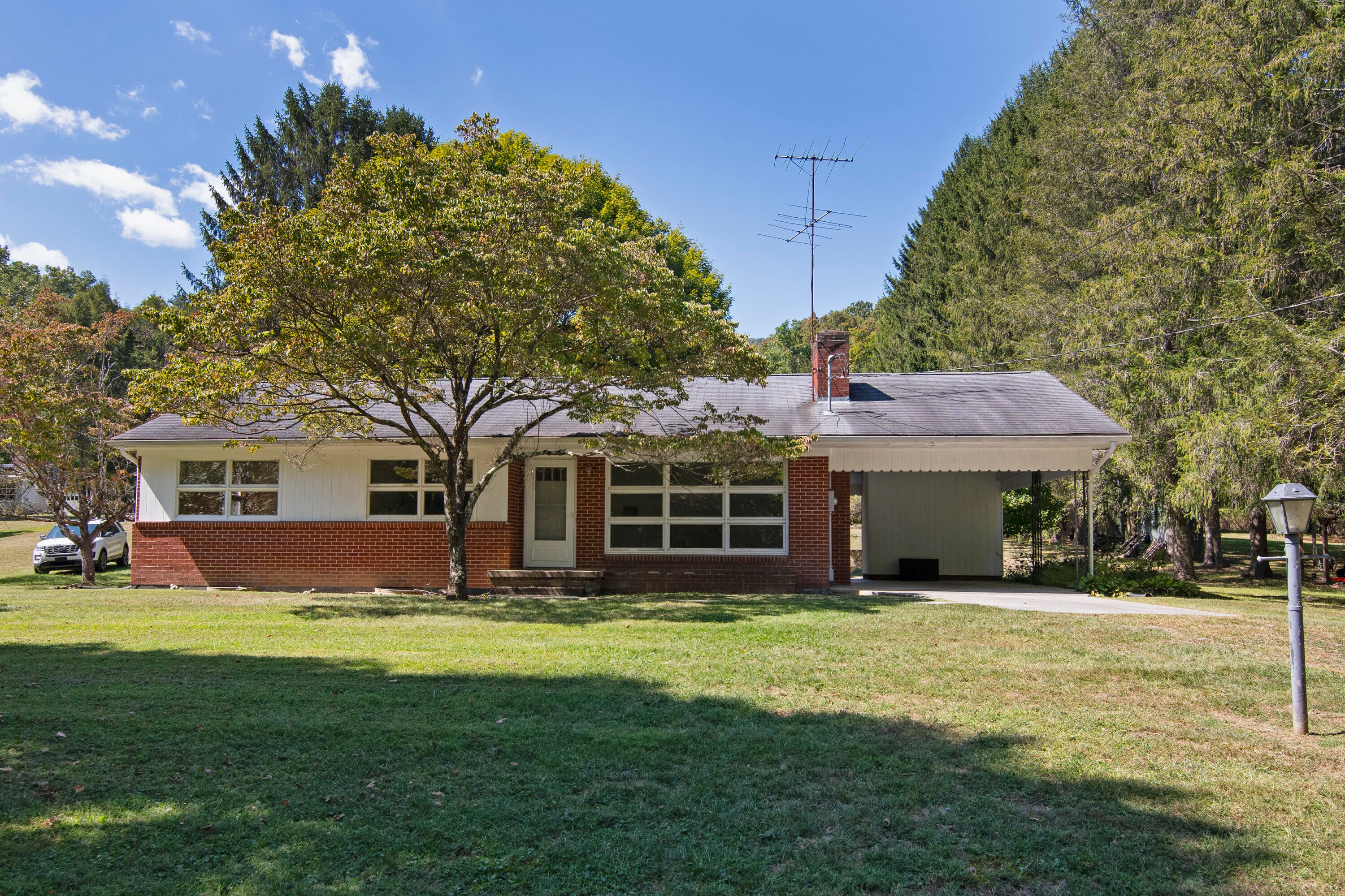 155 Dickson Road Caldwell, WV 24925 - Photo 73 of 78 Gallery Image 73