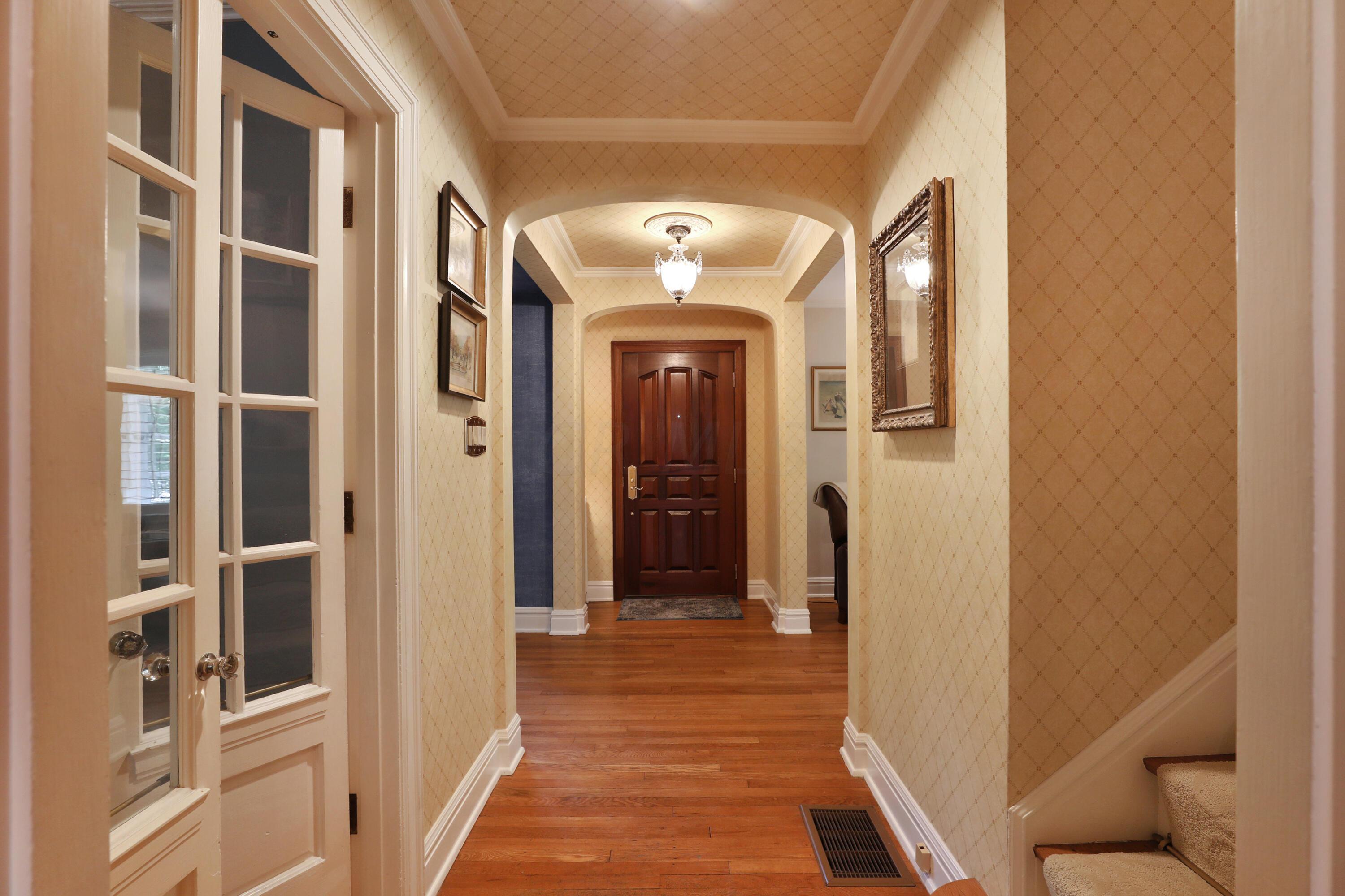 2433 Bryden Road Columbus, OH 43209 - Photo 5 of 62 a2433-Bryden-07