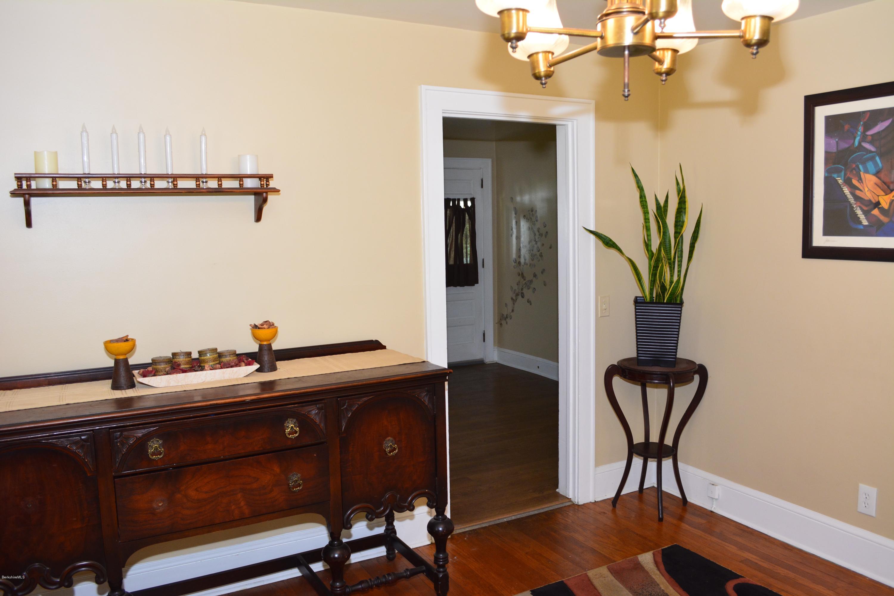 12 Ridgeway Avenue Pittsfield, MA 01201 - Photo 13 of 34 G dining room5