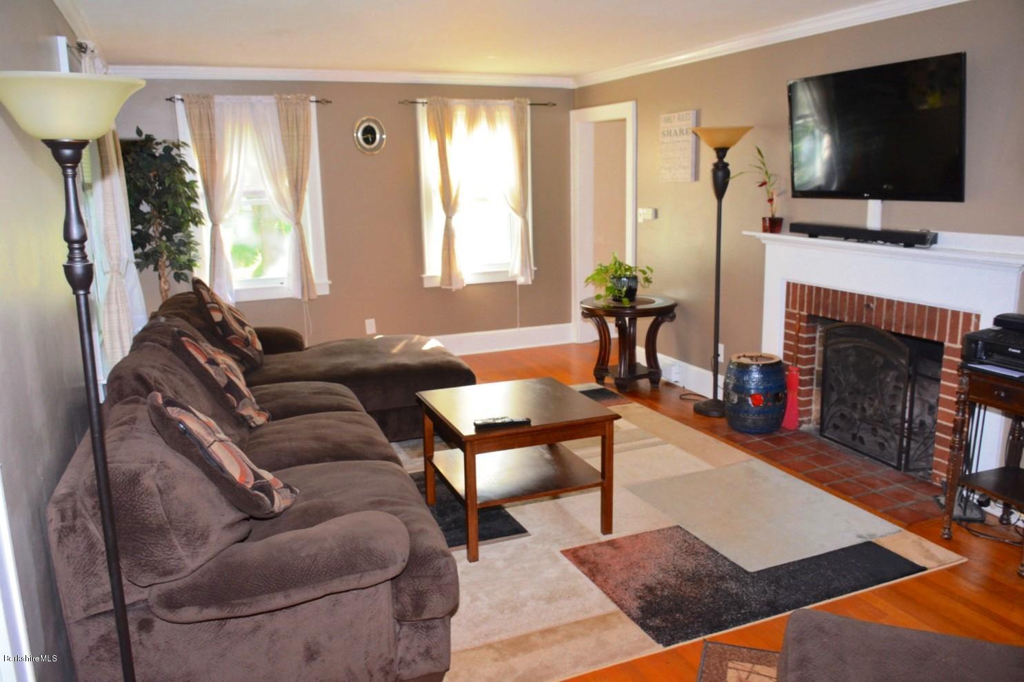 12 Ridgeway Avenue Pittsfield, MA 01201 - Photo 3 of 34 L livingroom