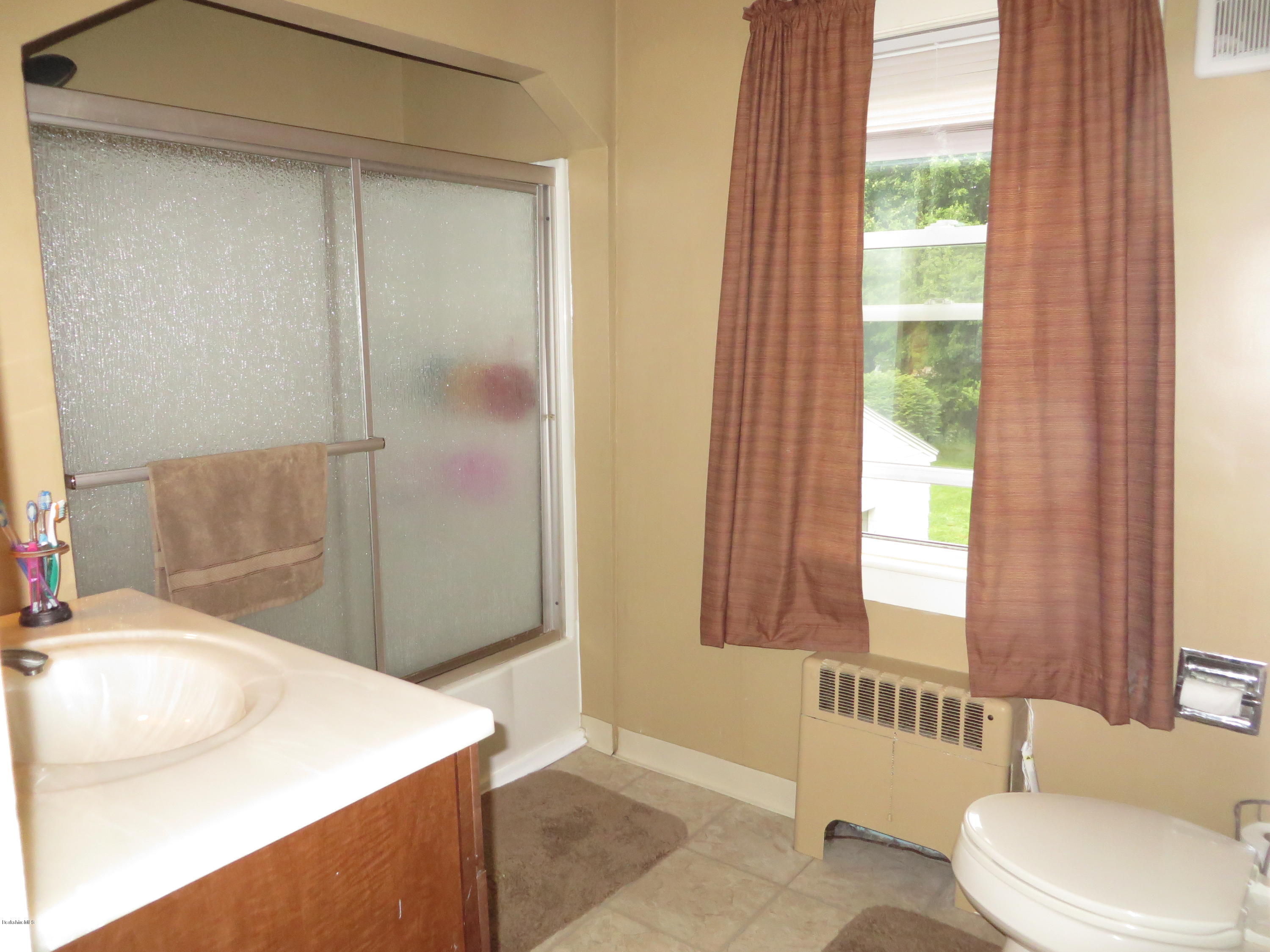 12 Ridgeway Avenue Pittsfield, MA 01201 - Photo 27 of 34 IMG_3253