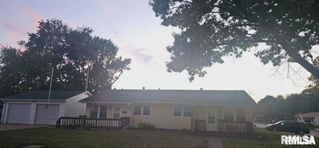 $1,200 | 3343 5th Street, East Moline, IL 61244