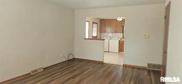 $1,200 | 3343 5th Street, East Moline, IL 61244