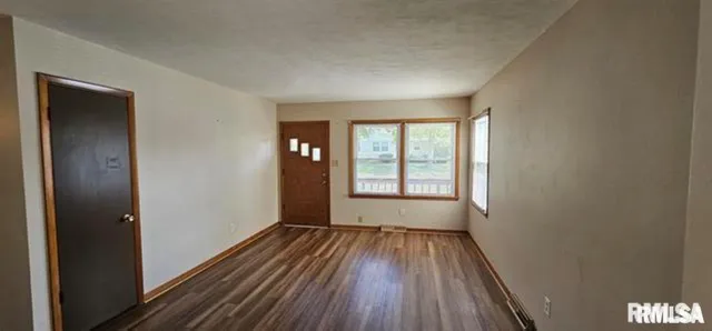 $1,200 | 3343 5th Street, East Moline, IL 61244