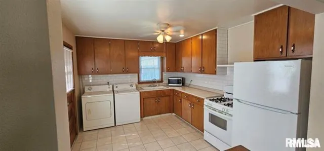 $1,200 | 3343 5th Street, East Moline, IL 61244