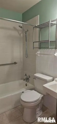 $1,200 | 3343 5th Street, East Moline, IL 61244