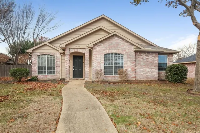 $2,155 | 8209 Quail Glenn Court, Rowlett, TX 75089