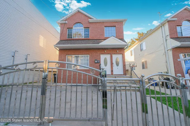 $895,000 | 29 Stanley Avenue | Tompkinsville