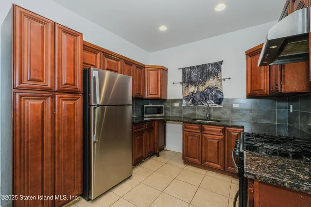 $895,000 | 29 Stanley Avenue | Tompkinsville