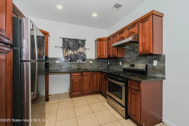 $895,000 | 29 Stanley Avenue | Tompkinsville