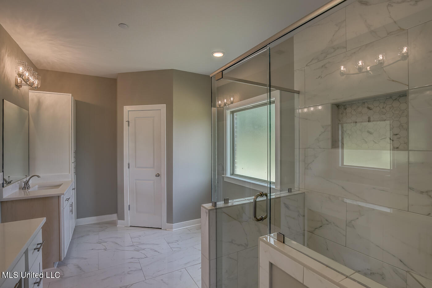 1634 Tributary Drive Hernando, MS 38632 - Photo 14 of 27 Primary Bathroom