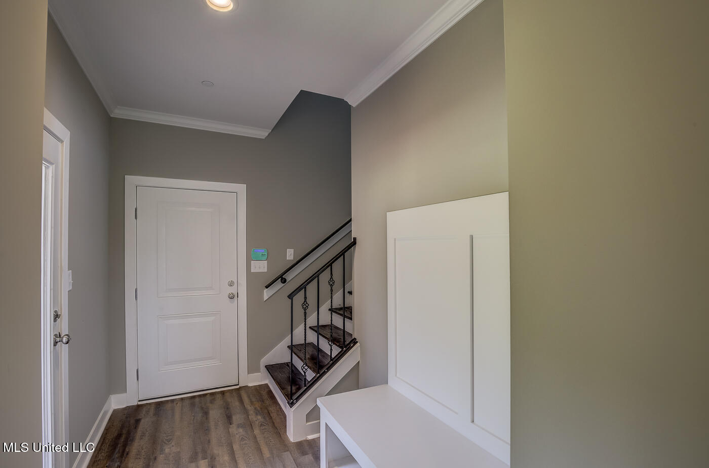 1634 Tributary Drive Hernando, MS 38632 - Photo 16 of 27 Lockers / Garage Door