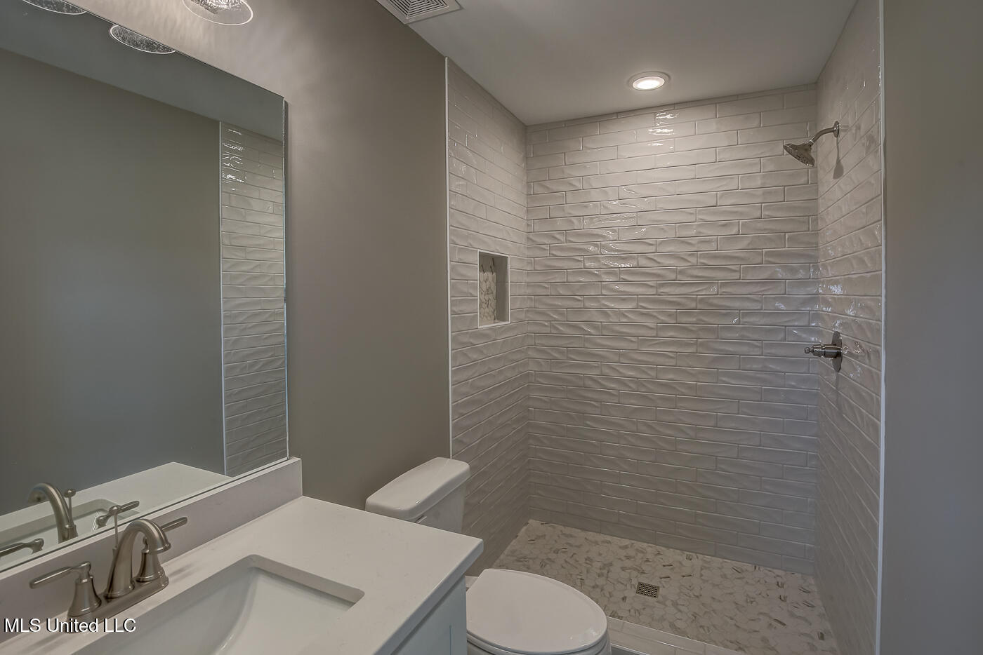 1634 Tributary Drive Hernando, MS 38632 - Photo 18 of 27 Bathroom