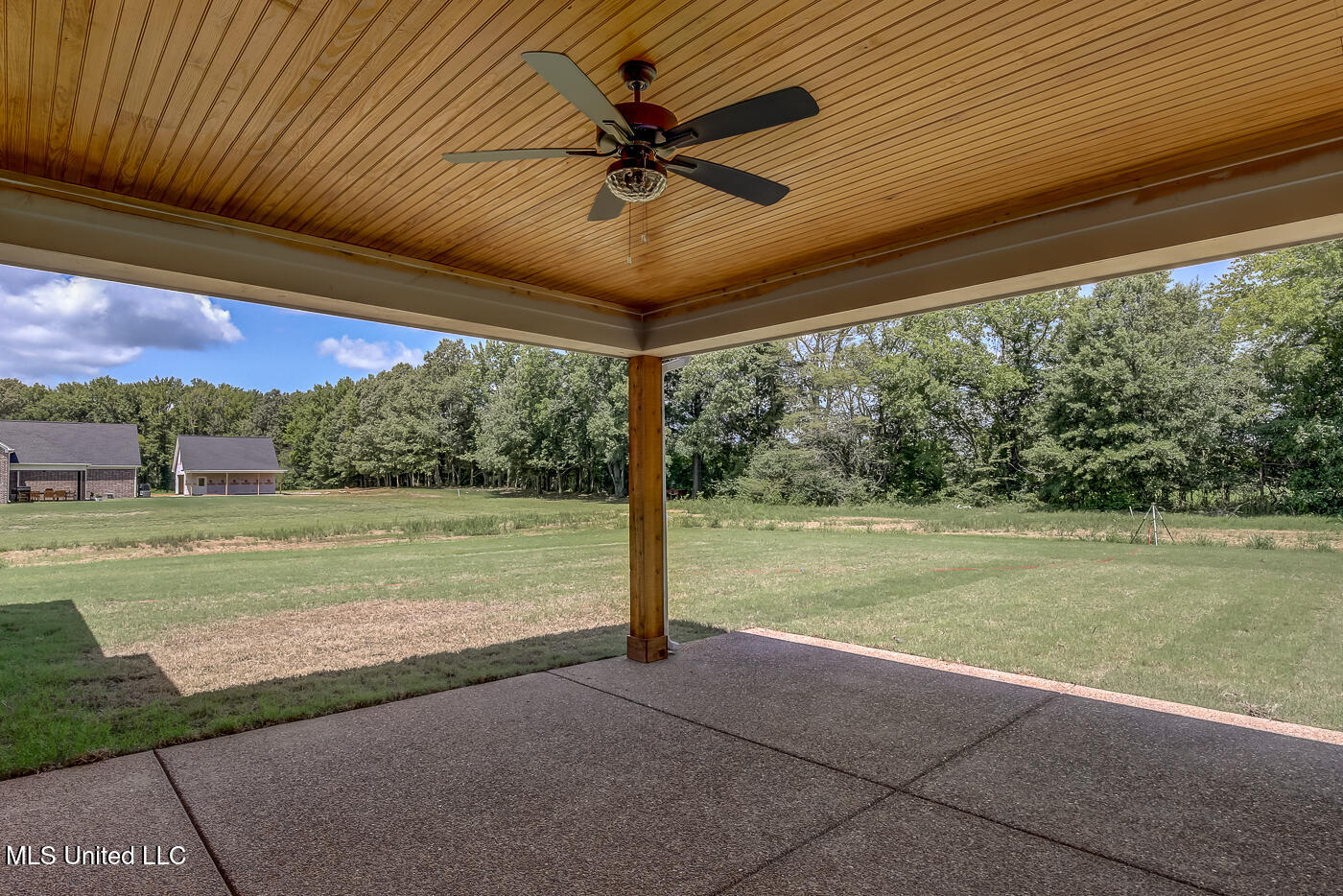 1634 Tributary Drive Hernando, MS 38632 - Photo 22 of 27 Rear Patio
