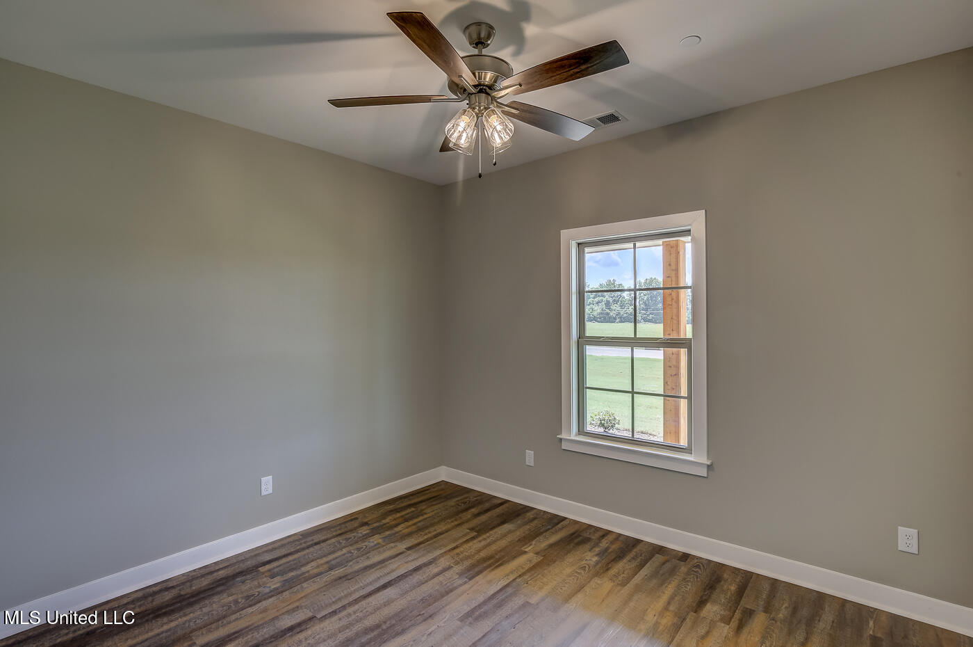 1634 Tributary Drive Hernando, MS 38632 - Photo 7 of 27 Bedroom