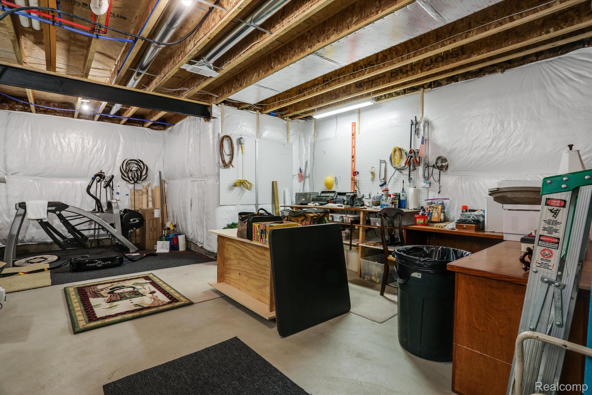197 Weston Lane Rochester, MI 48309 - Photo 30 of 36 Gallery Image 30