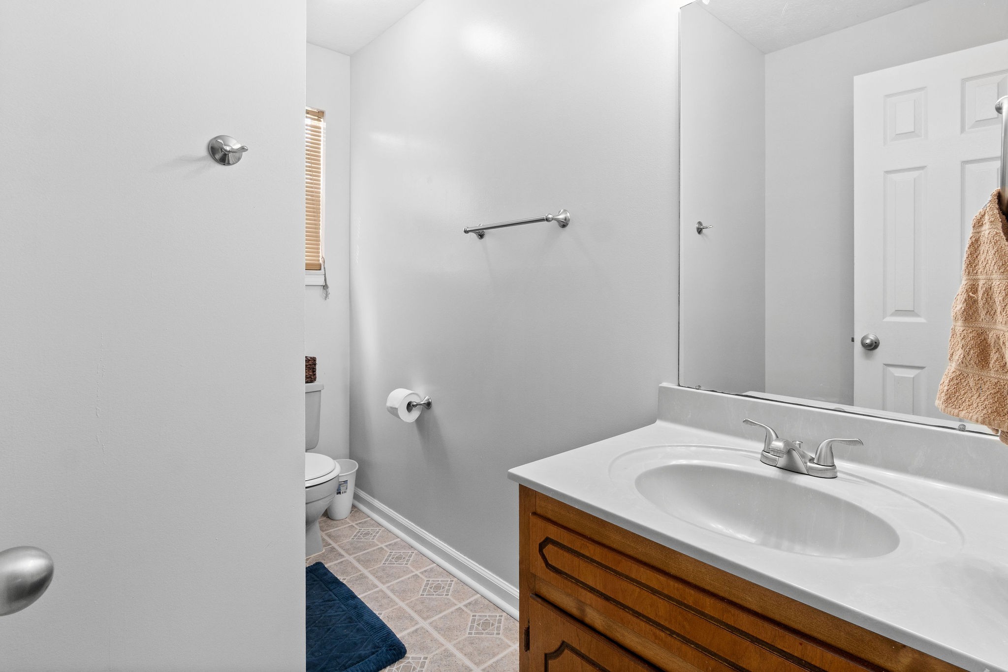 916 Hugh Hunter Road Oak Grove, KY 42262 - Photo 18 of 30 a bathroom with a sink toilet and vanity