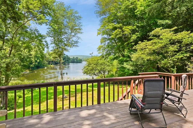 $1,325,000 | 3 Truesdale Lake Drive, South Salem, NY 10590