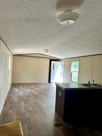 $1,400 | 104 Shoshoni Drive, Smithville, TX 78957