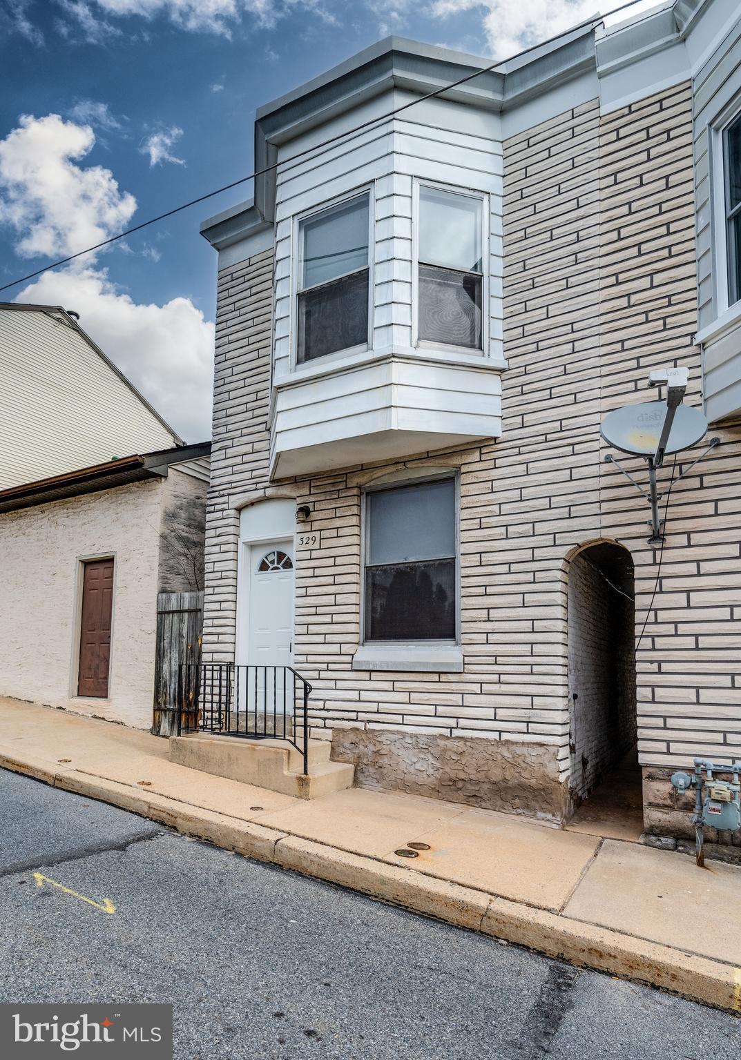 329 Kline Street Reading, PA 19611 - Photo 4 of 29