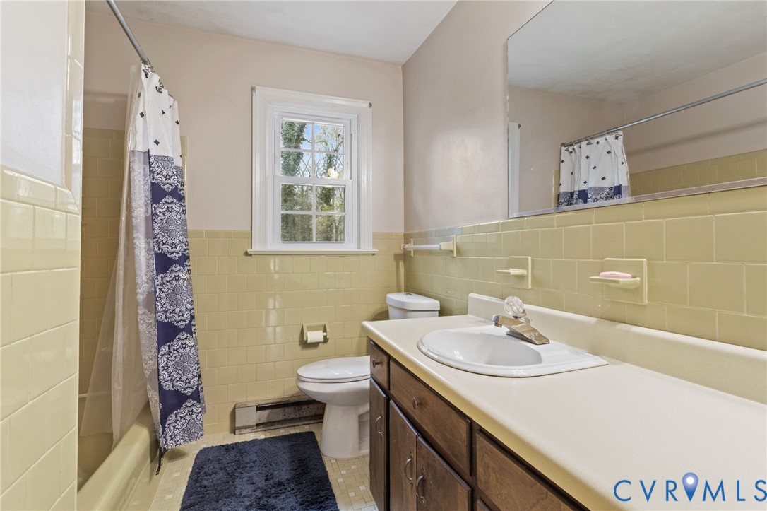 9440 Deerpark Court Midlothian, VA 23112 - Photo 19 of 55 a bathroom with a sink and a mirror