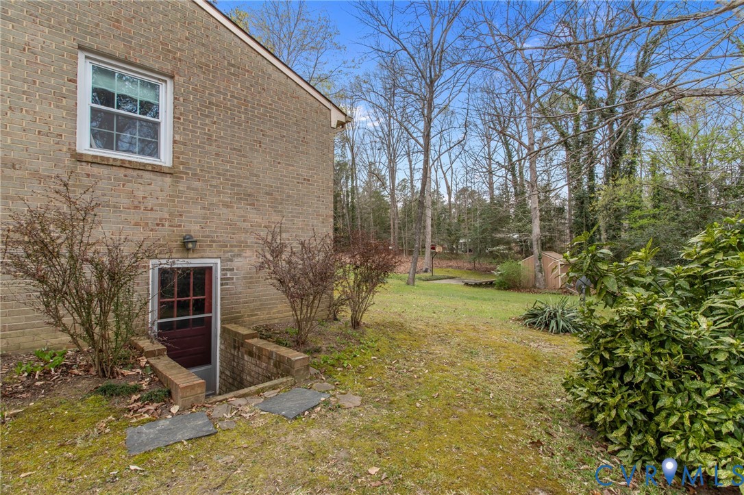 9440 Deerpark Court Midlothian, VA 23112 - Photo 39 of 55 a backyard of a house with lots of green space