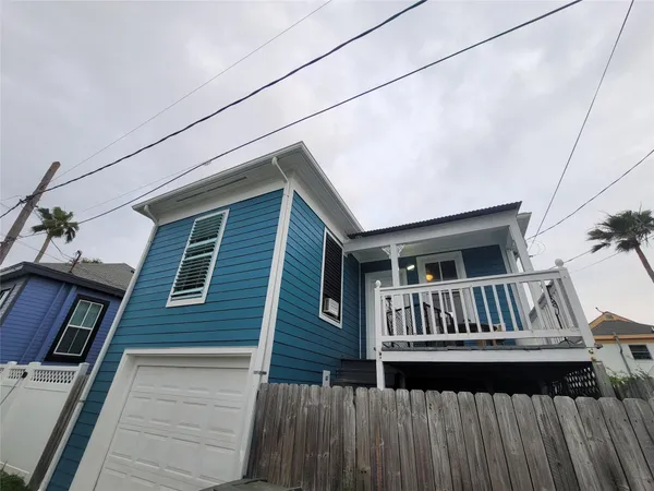 $1,375 | 1623 Ave N 1/2, Unit GAREAR, Galveston, TX 77550