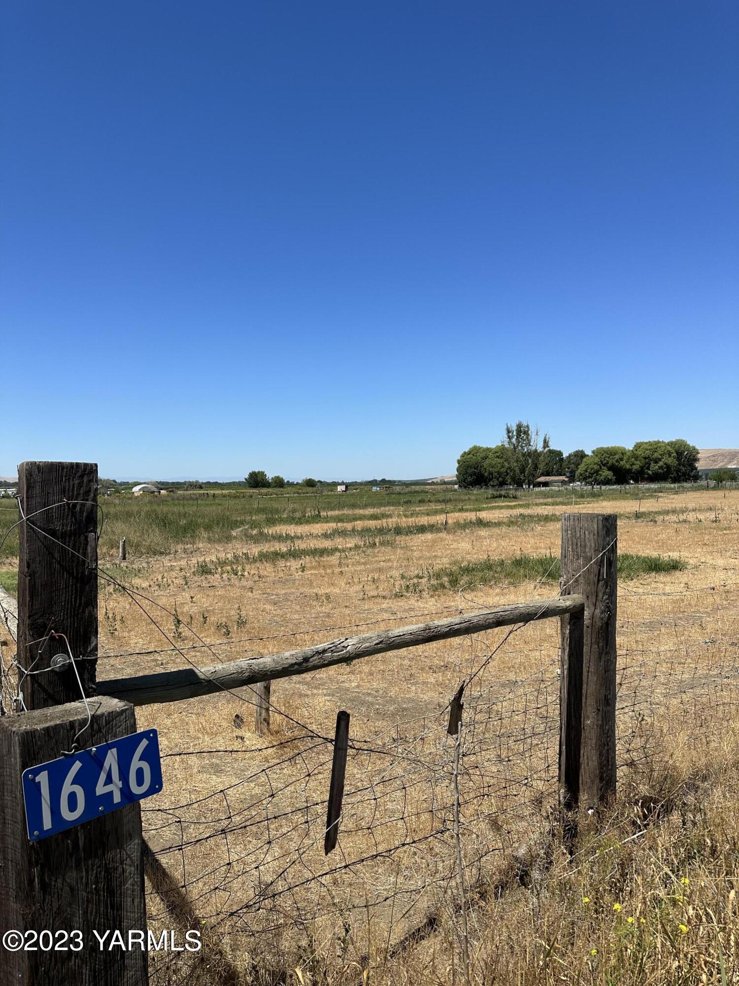 Unassigned Wendell Phillips Road Sunnyside, WA 98944 - Photo 4 of 6 Behind these numbers is THEE lot
