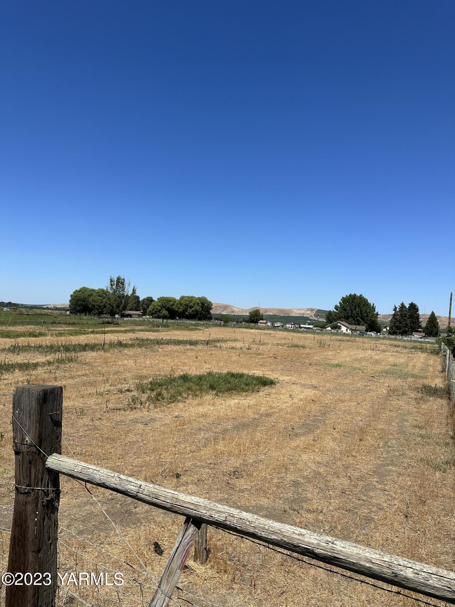 Unassigned Wendell Phillips Road Sunnyside, WA 98944 - Photo 5 of 6 One more view of Sunnyside Potential