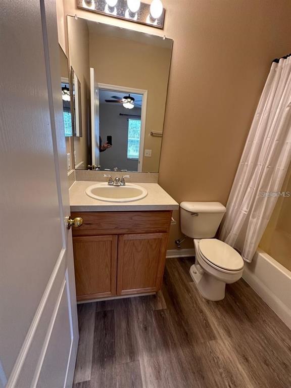 5882 Fishhawk Ridge Drive Lithia, FL 33547 - Photo 19 of 34 a bathroom with a sink and a mirror