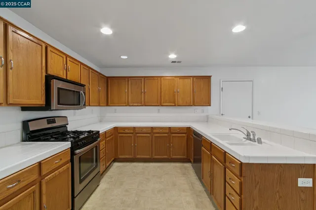 $2,900 | 3200 Puffin Circle, Fairfield, CA 94533