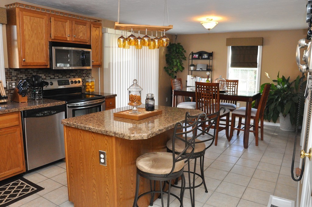 160 Morrison Road Taunton, MA 02718 - Photo 3 of 25