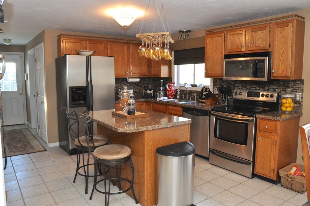 160 Morrison Road Taunton, MA 02718 - Photo 4 of 25