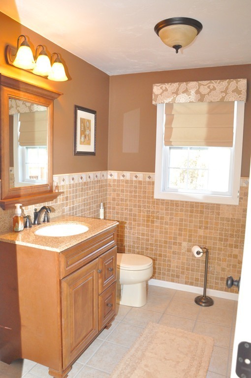 160 Morrison Road Taunton, MA 02718 - Photo 9 of 25