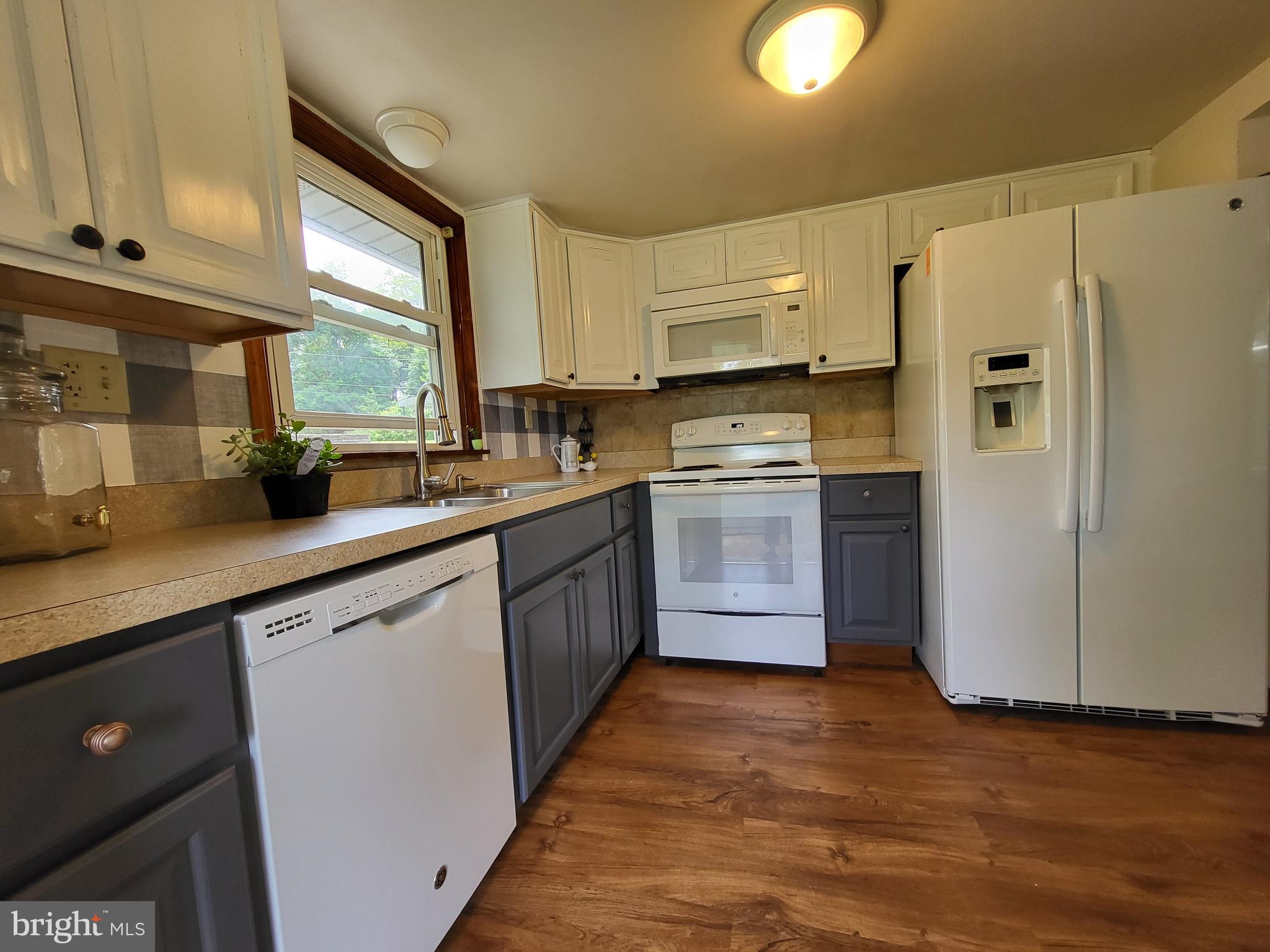 2126 Church Road York, PA 17408 - Photo 4 of 41