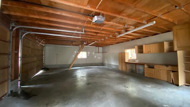 1740 Summit Loop Grants Pass, OR 97527 - Photo 17 of 39 3 CAR GARAGE INTERIOR