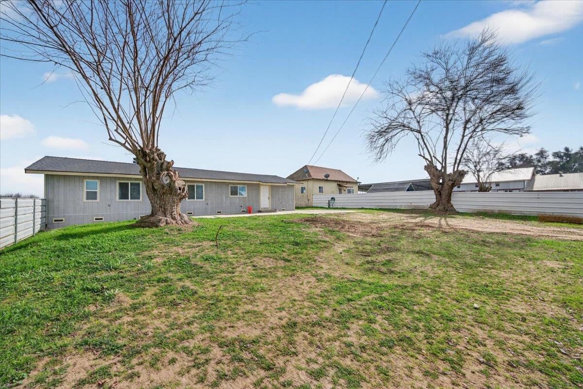 6873 20th Avenue Lemoore, CA 93245 - Photo 3 of 90