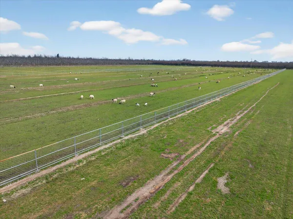 $3,500,000 | 6873 20th Avenue, Lemoore, CA 93245