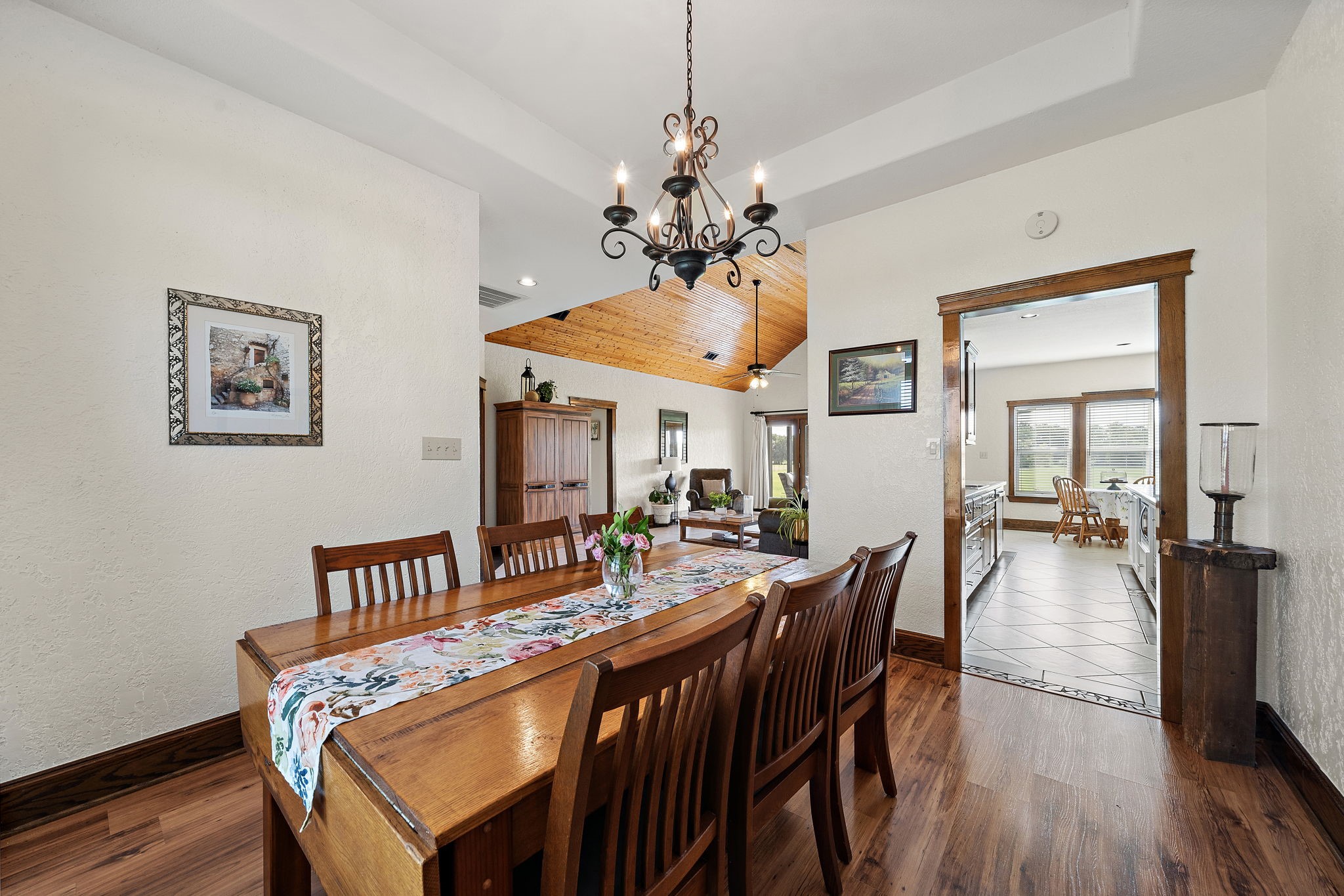 10411 County Road 65 Rosharon, TX 77583 - Photo 11 of 29 Conveniently located off the kitchen and living room, the dining room features tray ceilings and overlooks the front yard, offering an inviting space for entertaining.