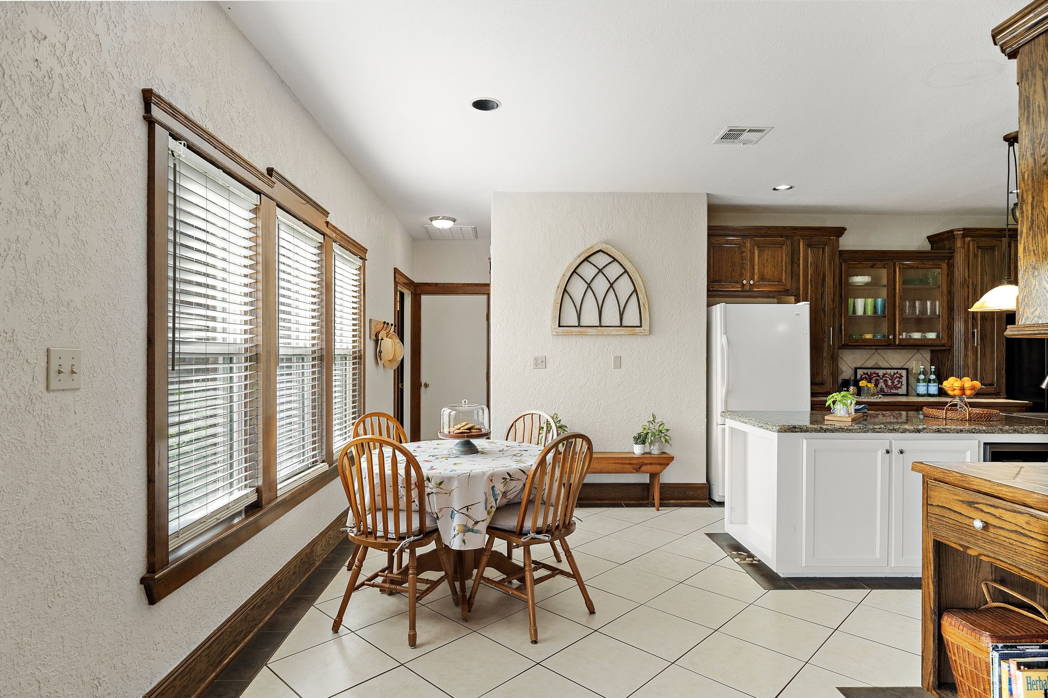 10411 County Road 65 Rosharon, TX 77583 - Photo 12 of 29 The seamless flow into the kitchen makes this space perfect for both everyday living and effortless entertaining.