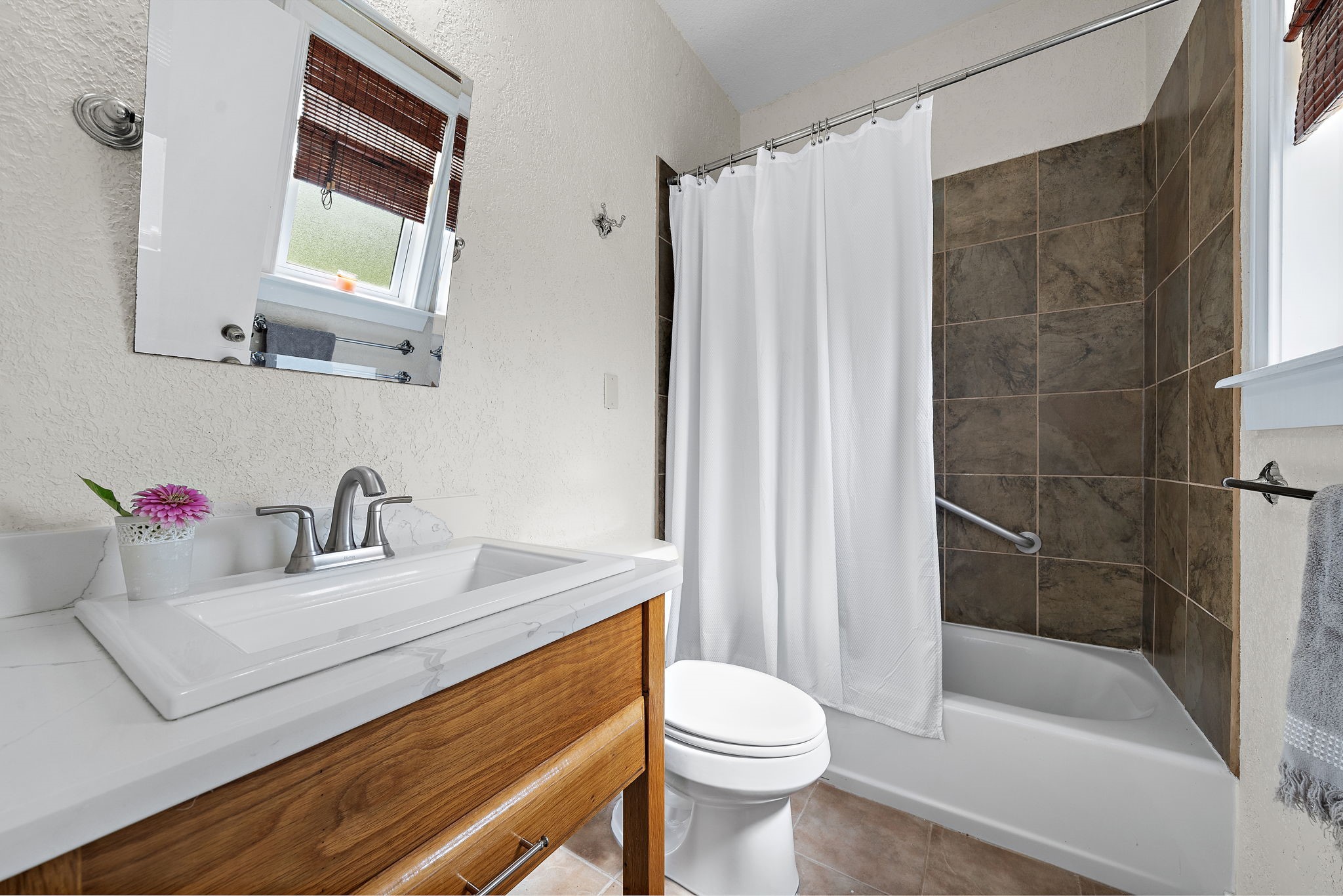 10411 County Road 65 Rosharon, TX 77583 - Photo 25 of 29 The en suite bath offers a calm, spa-like feel with natural light and elegant marble countertops.