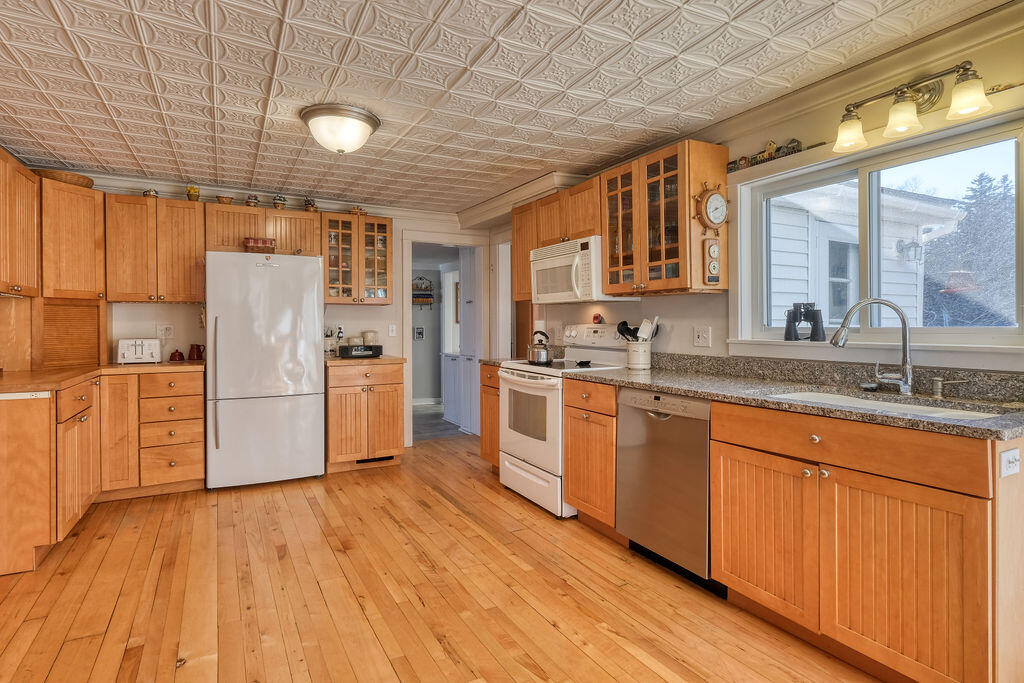 32 Burnt Cove Road Stonington, ME 04681 - Photo 9 of 45 32BurntCoveRd-11