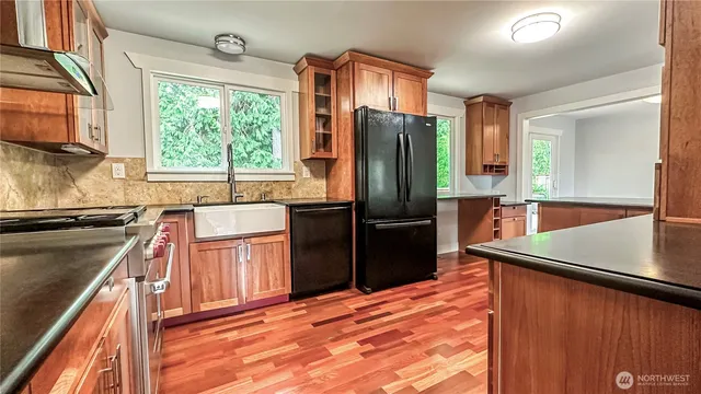 $4,200 | 2830 216th Avenue Southeast, Sammamish, WA 98075