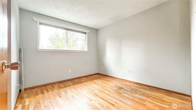 $4,200 | 2830 216th Avenue Southeast, Sammamish, WA 98075